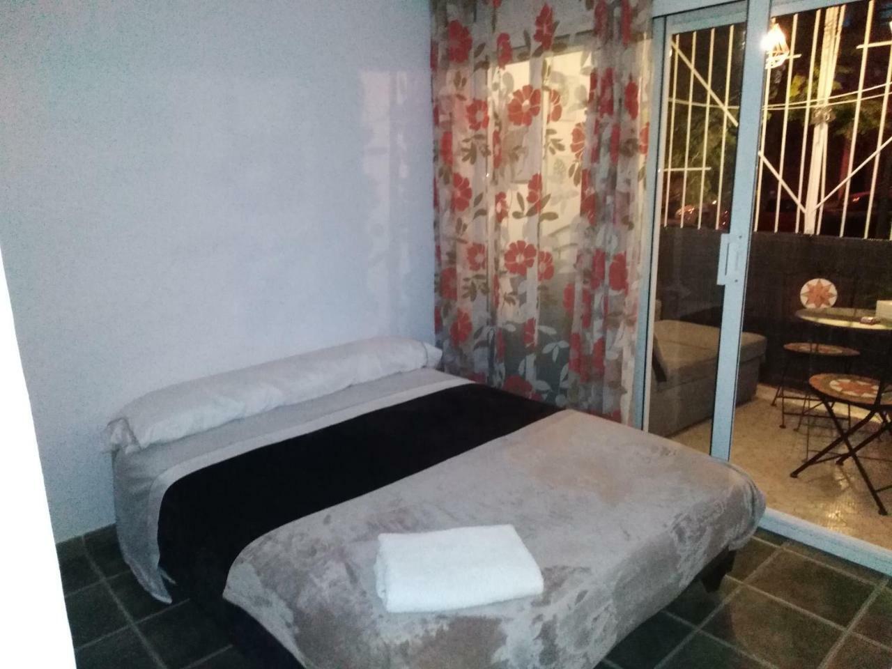Private Rooms - Airport Сан-Бой-да-Любрагат Екстер'єр фото